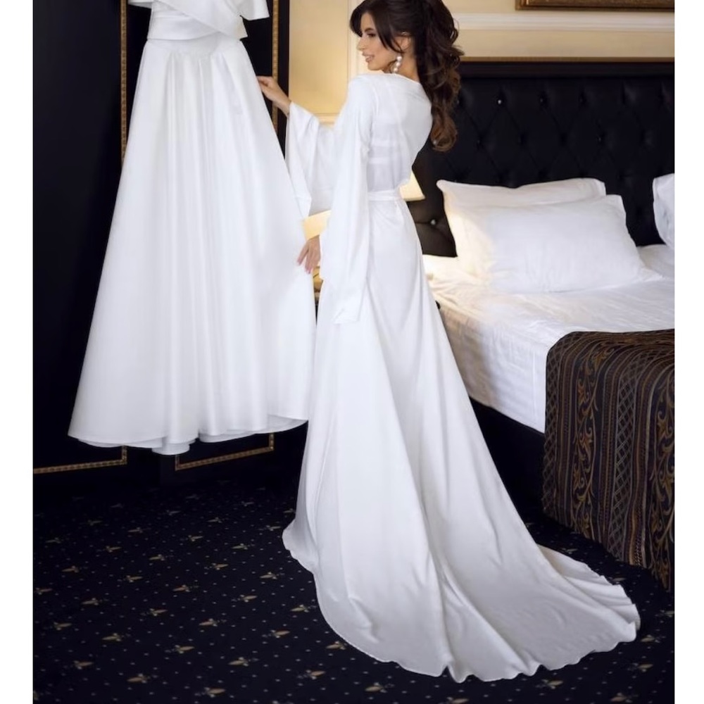 Long White Robe with train - Picture 3 of 5